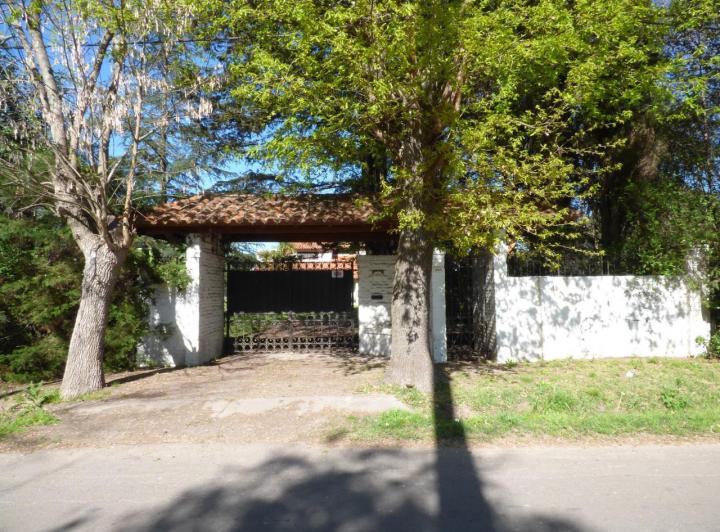 Casa · 300m² · 5 Ambientes · 2 Cocheras