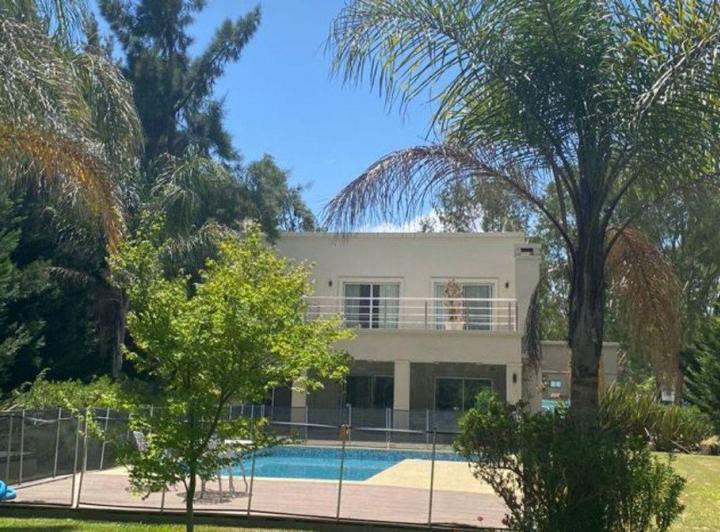 Casa · 169m² · 5 Ambientes · 1 Cochera