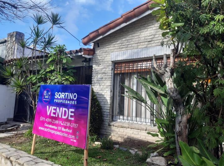 Casa · 1m² · 3 Ambientes · 1 Cochera