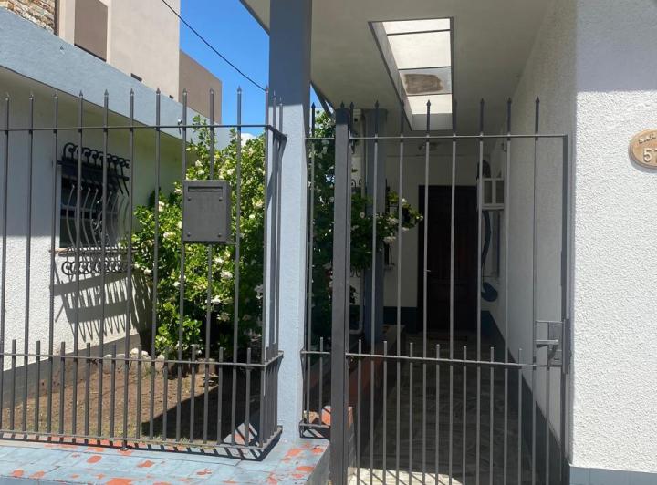 Casa · 200m² · 4 Ambientes · 3 Cocheras