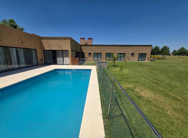 Casa · 210m² · 5 Ambientes