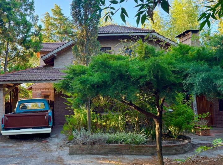 Casa · 140m² · 4 Ambientes · 3 Cocheras