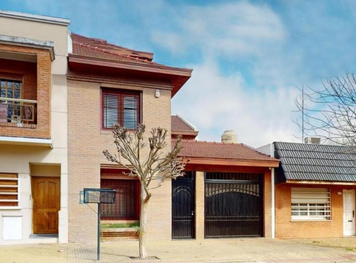 Casa · 250m² · 4 Ambientes · 1 Cochera