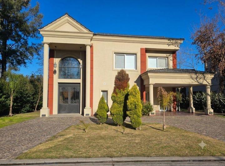 Casa · 310m² · 5 Ambientes