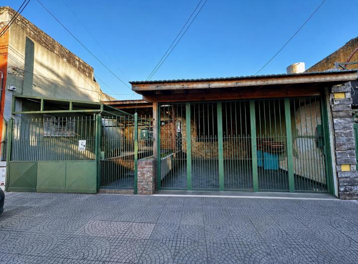 Casa · 160m² · 4 Ambientes · 2 Cocheras