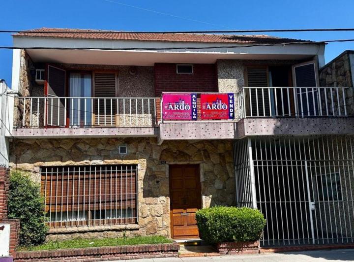 Casa · 280m² · 5 Ambientes · 2 Cocheras