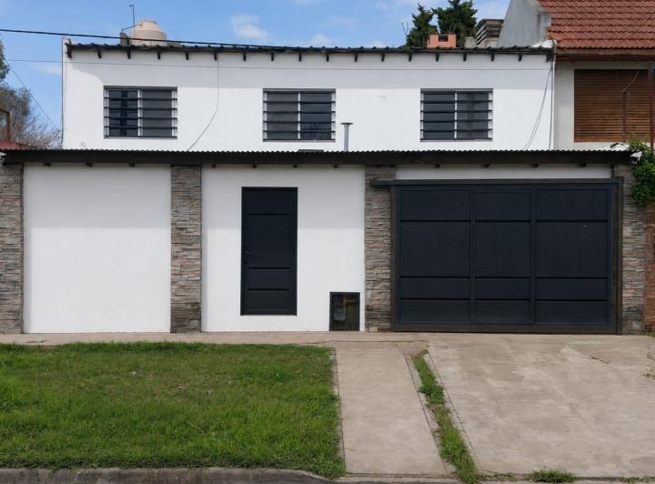 Casa · 350m² · 3 Dormitorios · 2 Cocheras