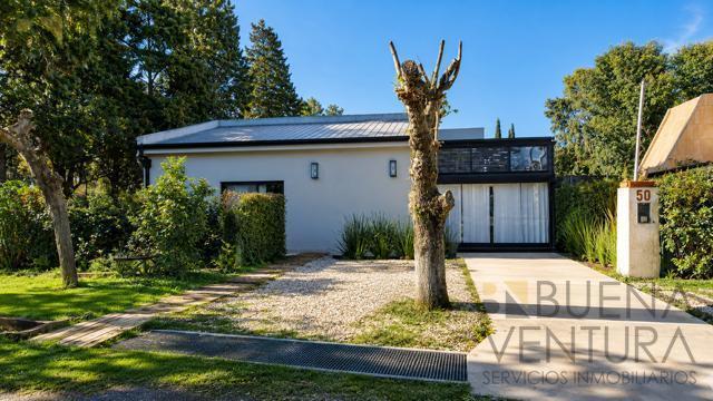 Casa · 84m² · 3 Dormitorios · 2 Cocheras