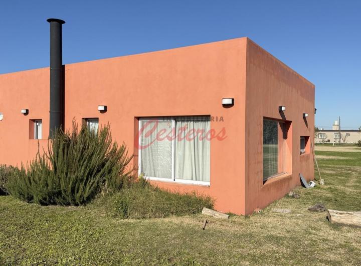 Casa · 94m² · 4 Ambientes · 1 Cochera