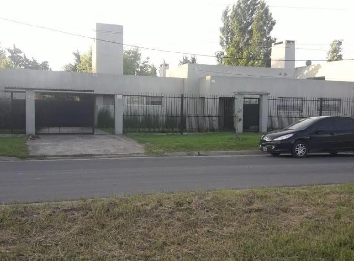 Casa · 200m² · 4 Ambientes · 2 Cocheras