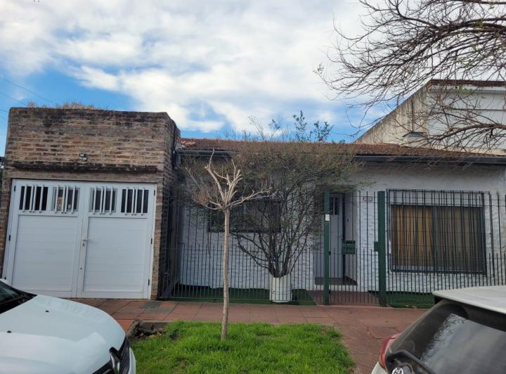 Casa · 130m² · 4 Ambientes · 2 Cocheras