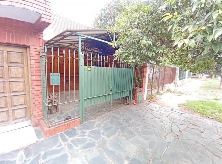 Casa · 200m² · 4 Ambientes · 2 Cocheras
