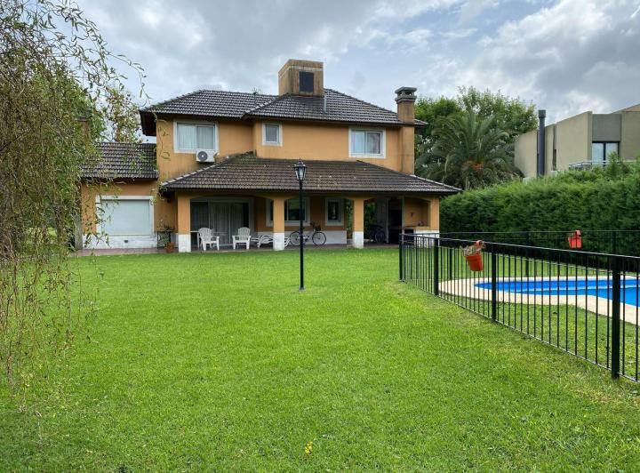 Casa · 117m² · 4 Ambientes · 1 Cochera