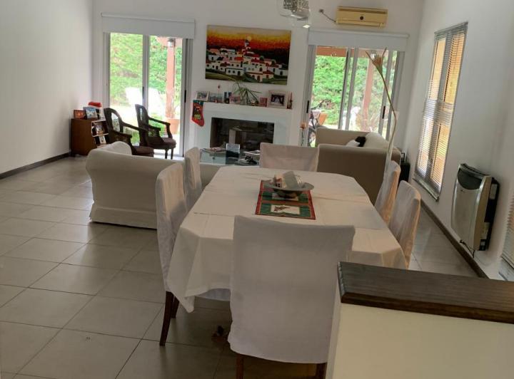 Casa · 145m² · 5 Ambientes · 1 Cochera