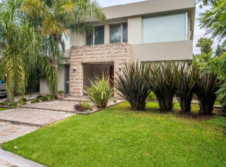 Casa · 812m²