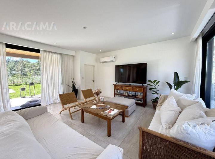 Casa · 130m² · 2 Ambientes · 2 Cocheras