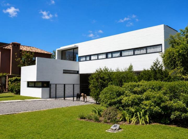 Casa · 190m² · 5 Ambientes · 2 Cocheras