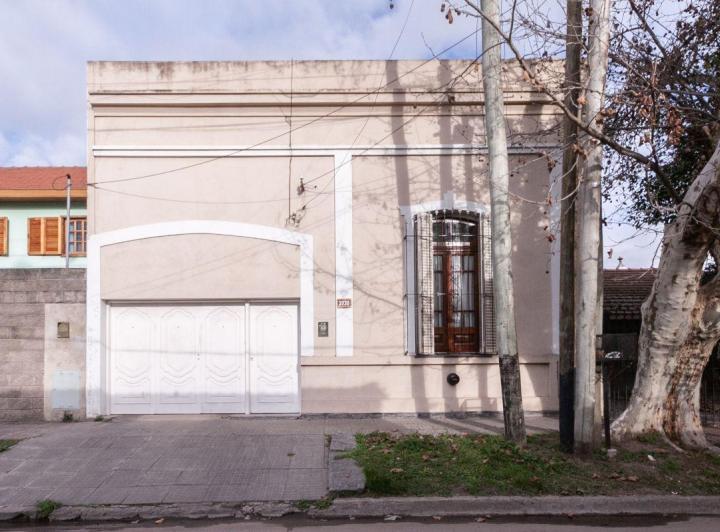 Casa · 219m² · 5 Ambientes · 2 Cocheras