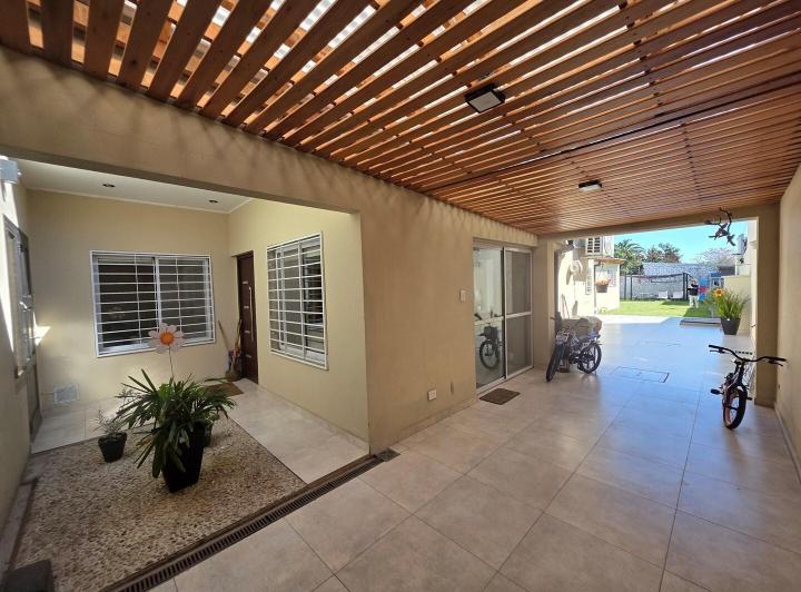 Casa · 11000m² · 3 Ambientes · 1 Cochera