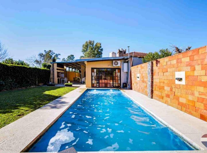 Casa · 130m² · 6 Ambientes · 3 Cocheras