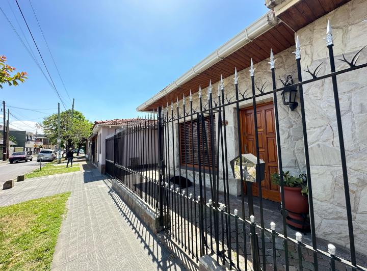 Casa · 170m² · 4 Ambientes · 2 Cocheras