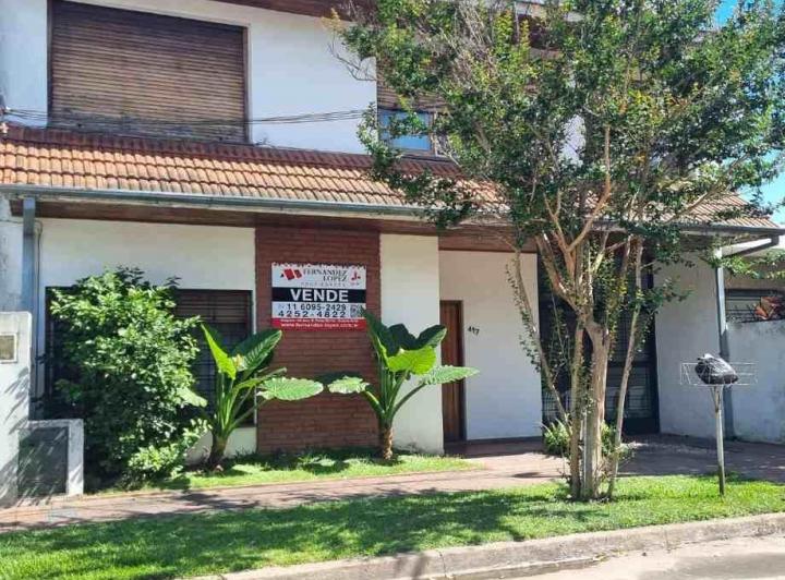 Casa · 193m² · 6 Ambientes · 2 Cocheras