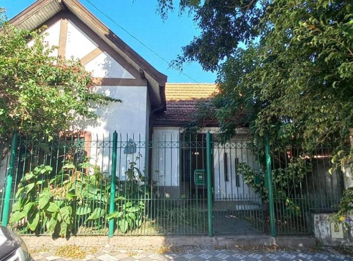Casa · 220m² · 3 Ambientes · 1 Cochera
