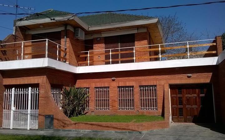 Casa · 6 Ambientes · 1 Cochera