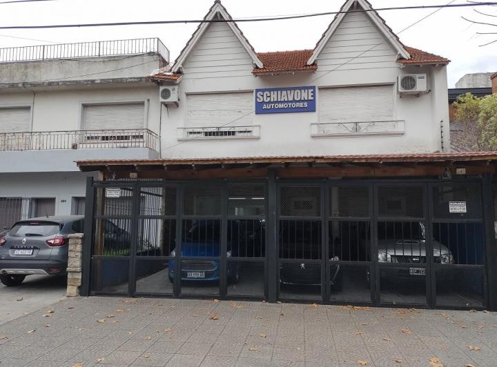 Casa · 300m² · 5 Ambientes · 10 Cocheras