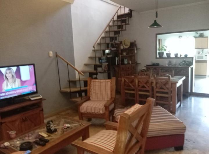 Casa · 166m² · 5 Ambientes · 1 Cochera
