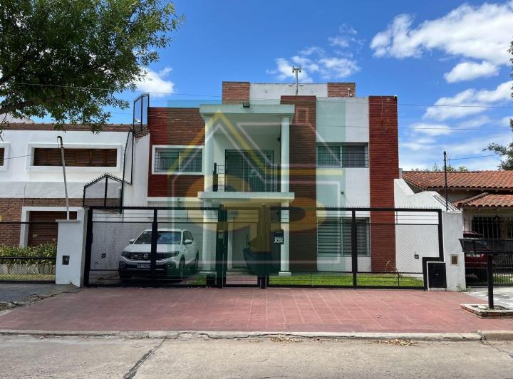 Casa · 300m² · 7 Ambientes · 1 Cochera