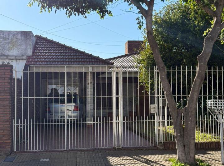 Casa · 220m² · 3 Ambientes · 1 Cochera