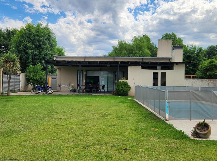 Casa · 70m² · 2 Ambientes · 2 Cocheras