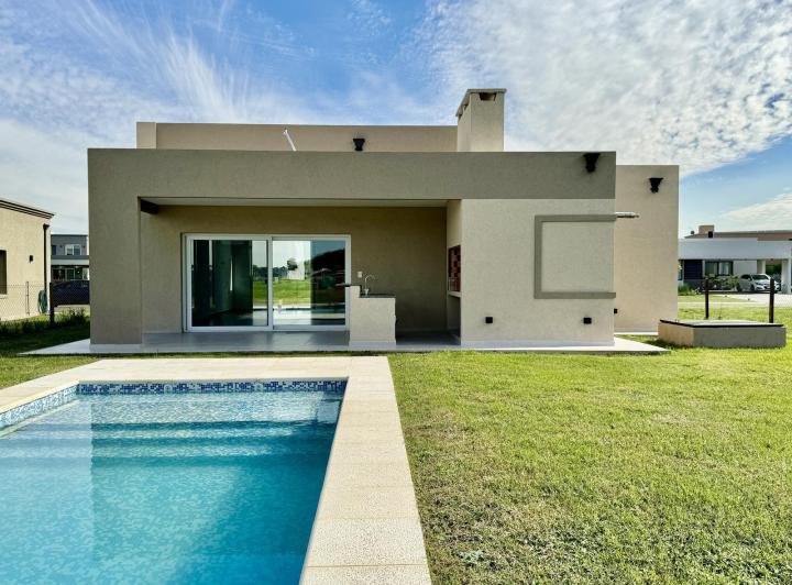 Casa · 122m² · 4 Ambientes · 2 Cocheras