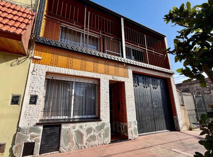 Casa · 178m² · 4 Ambientes · 2 Cocheras