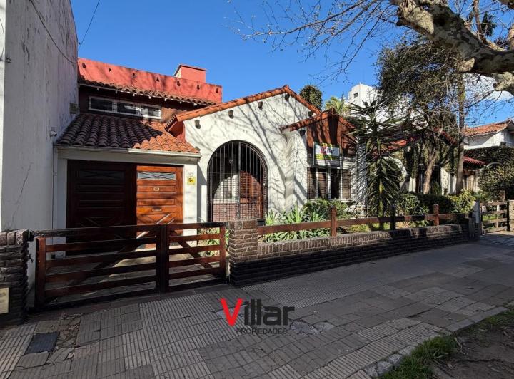 Casa · 221m² · 4 Ambientes · 1 Cochera
