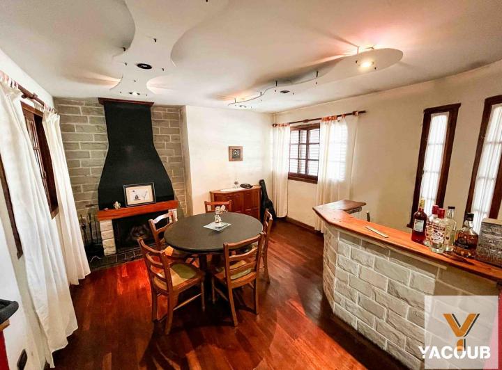 Casa · 170m² · 4 Ambientes · 3 Cocheras
