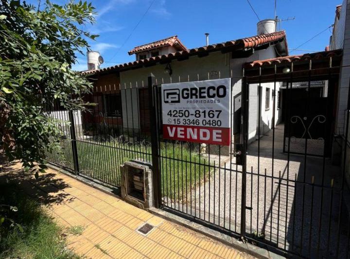 Casa · 180m² · 4 Ambientes · 1 Cochera