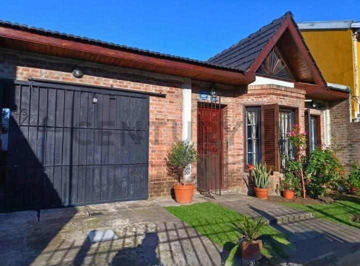 Casa · 200m² · 6 Ambientes · 2 Cocheras