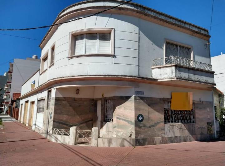 Casa · 232m² · 4 Ambientes · 1 Cochera