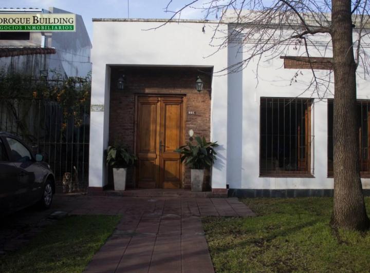 Casa · 239m² · 3 Dormitorios · 2 Cocheras
