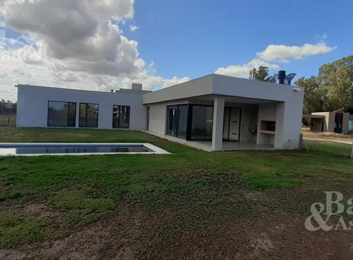 Casa · 202m² · 5 Ambientes · 2 Cocheras
