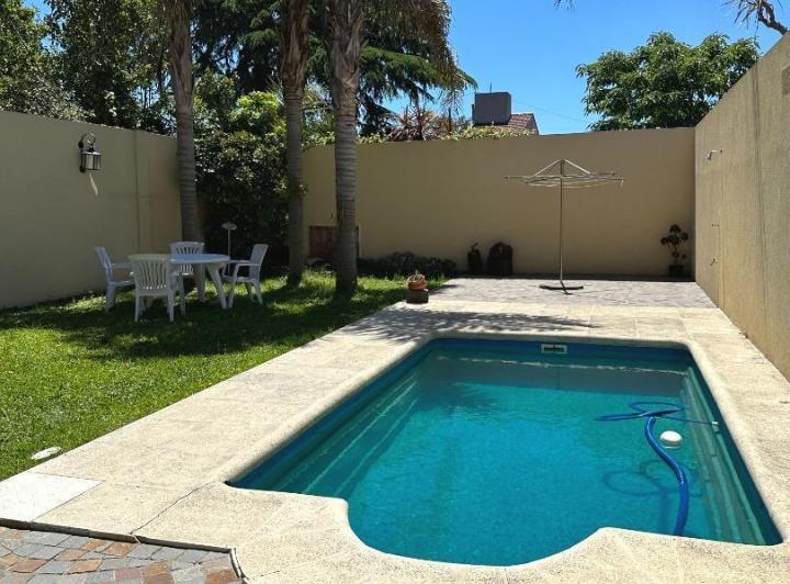 Casa · 170m² · 4 Ambientes · 3 Cocheras