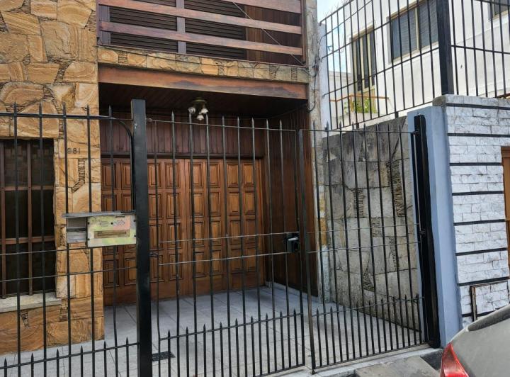 Casa · 160m² · 3 Ambientes · 3 Cocheras