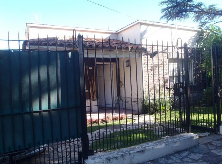 Casa · 160m² · 4 Ambientes · 1 Cochera