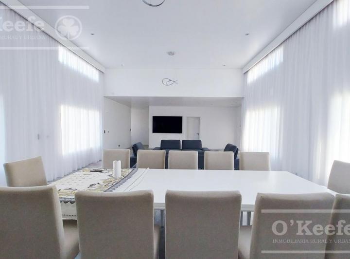 Casa · 269m² · 4 Ambientes · 4 Cocheras