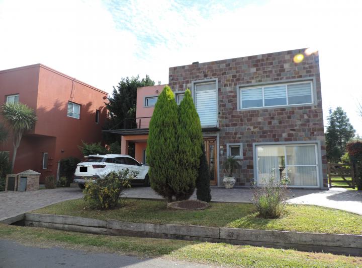 Casa · 270m² · 4 Ambientes