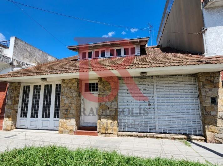 Casa · 1m² · 4 Ambientes · 1 Cochera