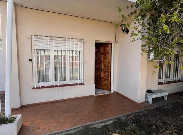 Casa · 200m² · 3 Ambientes · 2 Cocheras
