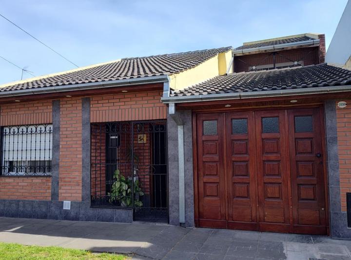 Casa · 123m² · 2 Ambientes · 2 Cocheras